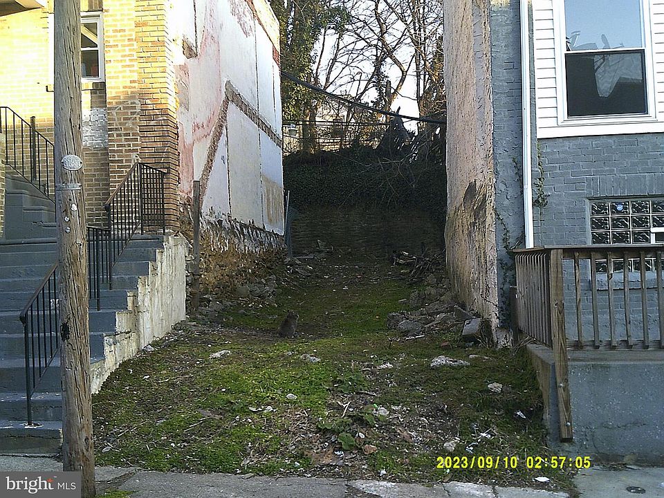 2nd image of 616 E Stafford St