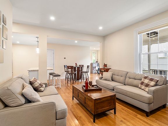 5th image of 39-39 Forest St #39A