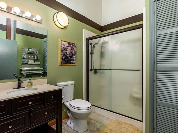 3rd image of 306 W 7th St APT 303