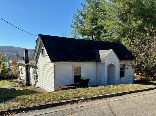 118 6th St NE, Pulaski, VA 24301
