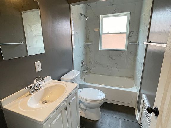 5th image of 3036-3040 Hackberry St #3040-1