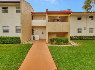 422 Lake Carol Dr, West Palm Beach, FL 33411