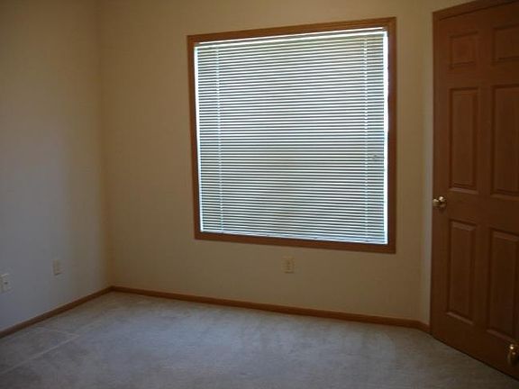 4th image of 6921 S Rolling Meadows Ct #101