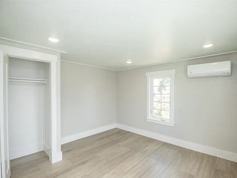660 1st Ave — Photo 3