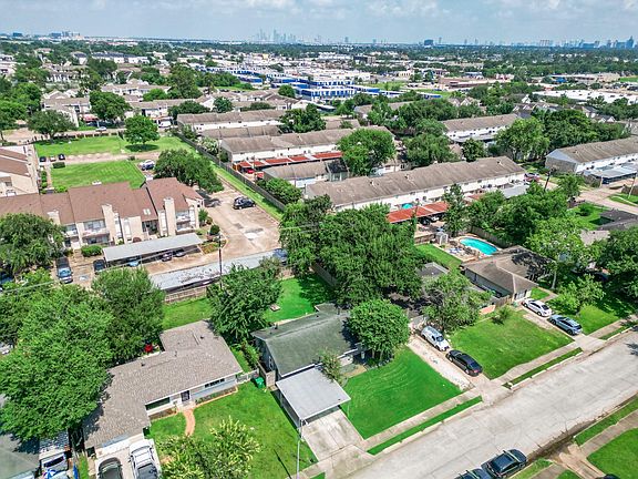 4th image of 1918 Huge Oaks St