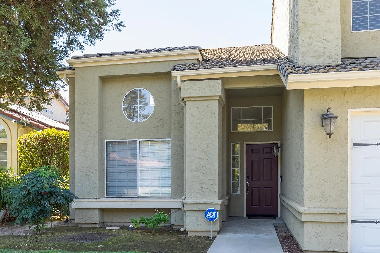 3 bed, 1902 sqft, $2,795 — Photo 2