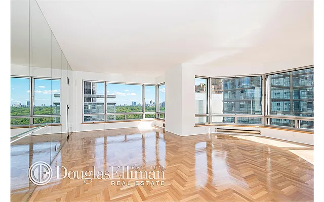 Sold by Douglas Elliman | media 21