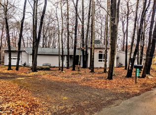 1105 Sandy Ln, Tobyhanna, PA 18466