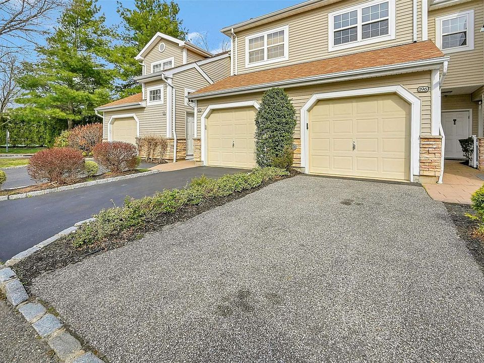 196 Carriage Lane UNIT 196, Plainview, NY 11803 | Zillow