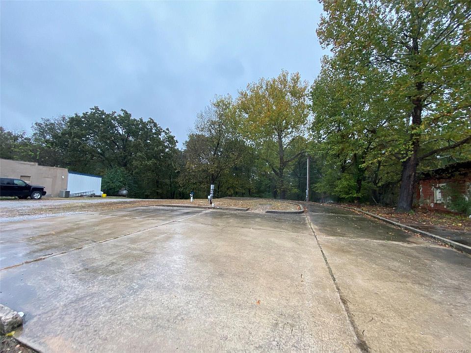 1st image of 134 W Main St