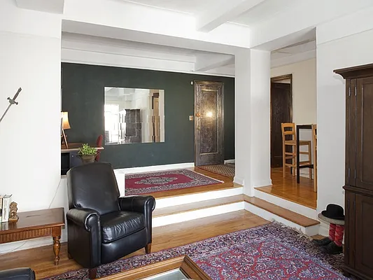 Sold by Aclawrence | media 8