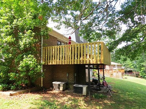 3rd image of 58 Pinecrest Ct