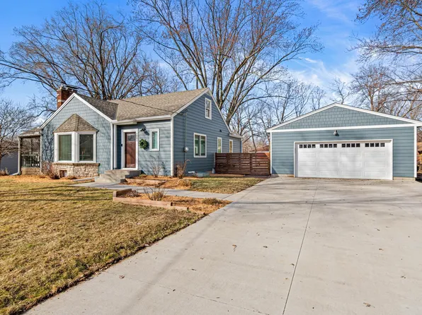 1801 Chatsworth St N, Roseville, MN 55113