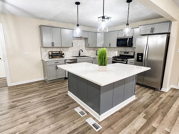 2nd image of 6747 Birch Pl