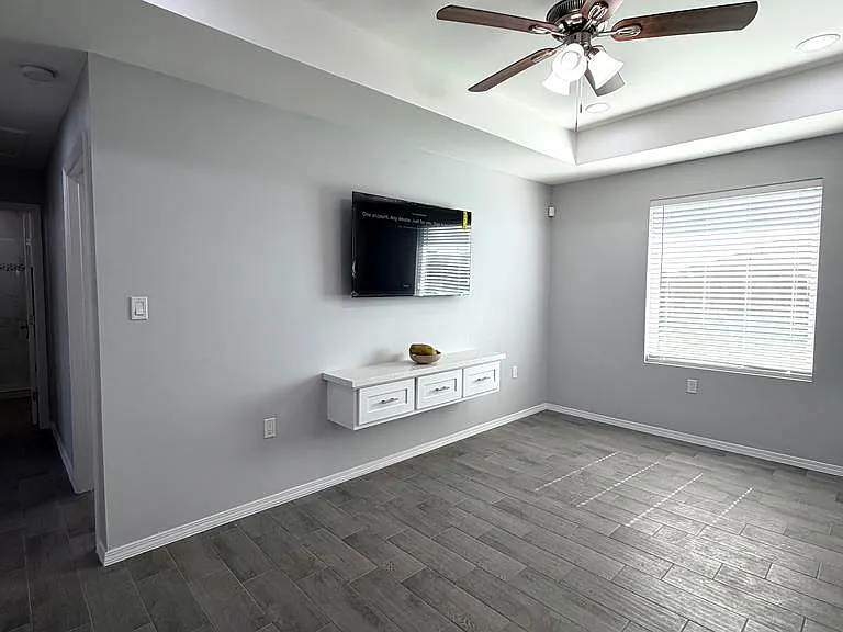 668 Foster Ln — Photo 11