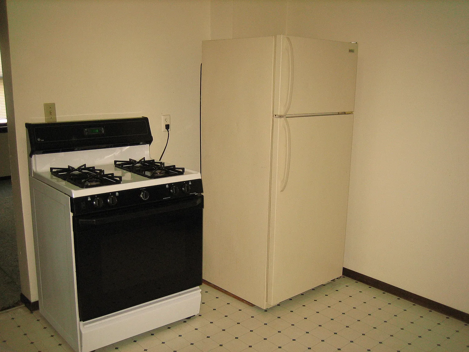 Studio, 450 sqft, $790 — Photo 3