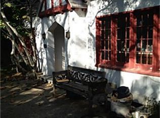 969 E Mount Curve Ave, Altadena, CA 91001