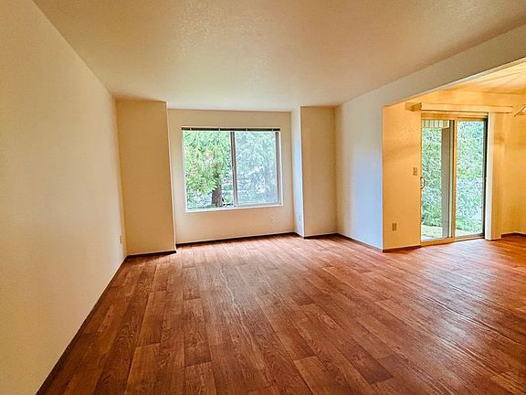 5th image of 1039 SW Barrington Dr #101