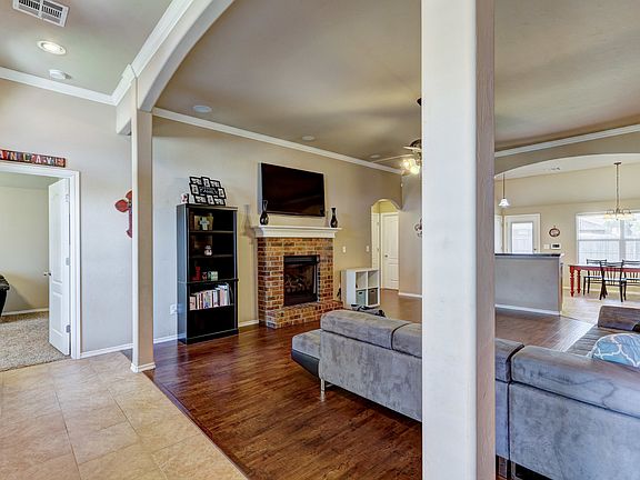 4th image of 808 E Juniper Ln