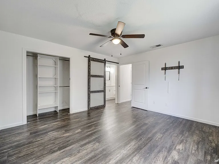 6226 Wallace Rd — Photo 9
