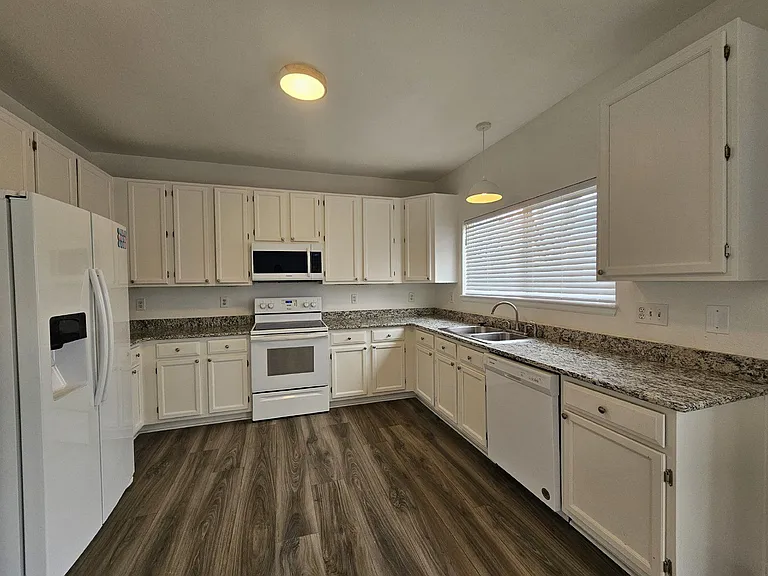 10043 Mackay Dr — Photo 8