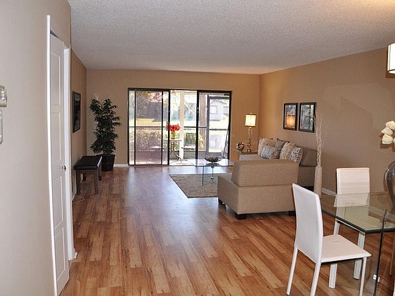 Living Dining Area