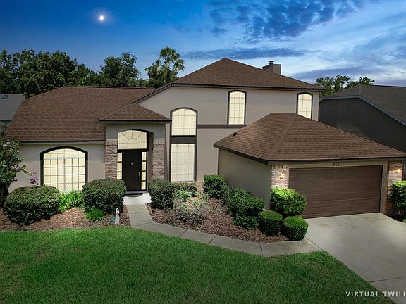 3rd image of 806 Bloomingdale Dr