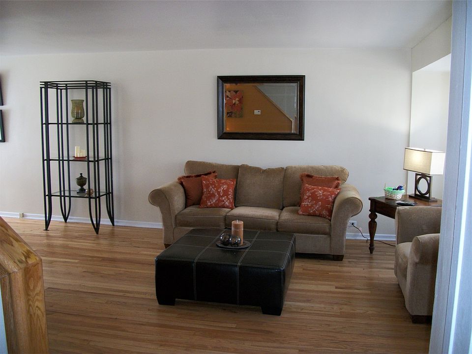 2nd image of 207 Forest Blvd