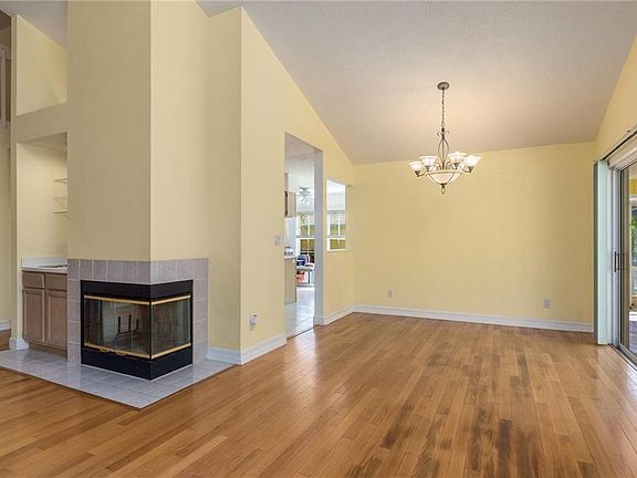3rd image of 1107 SE Strathmore Dr