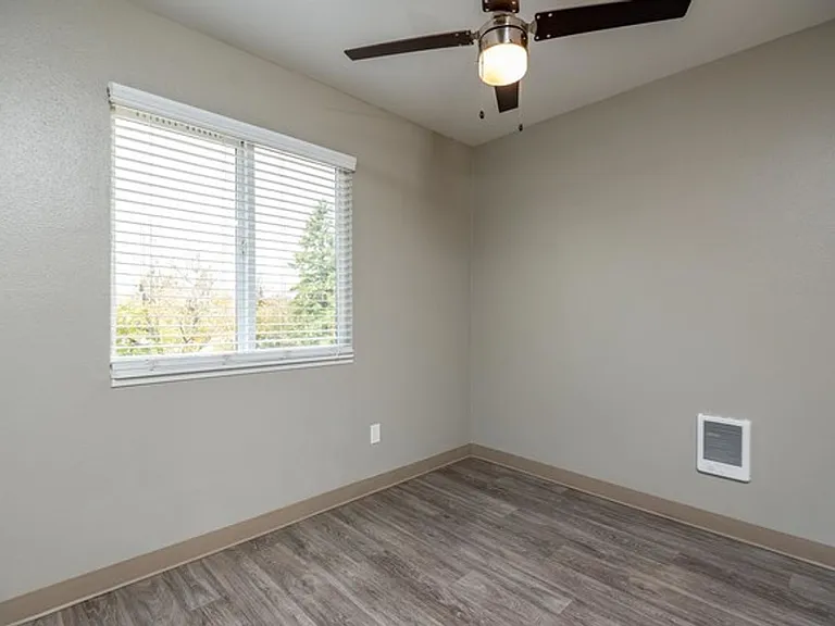 Pinewood Commons — Photo 15