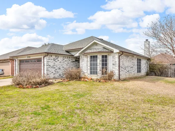 2104 Southwood Trl, Grand Prairie, TX 75052