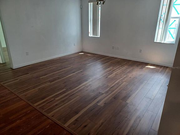 4th image of 425 Bridgewater Ct