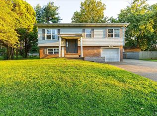 7355 Oakpark Dr, Newburgh, IN 47630