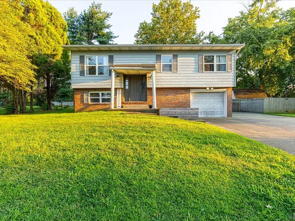 7355 Oakpark Dr, Newburgh, IN 47630