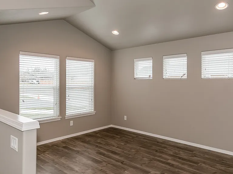 981 N Pacific Hwy #99 — Photo 3