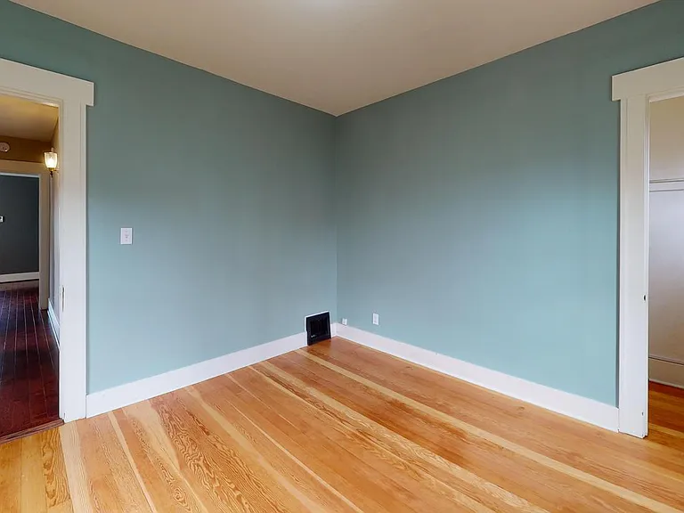 812 W Bothwell St — Photo 16