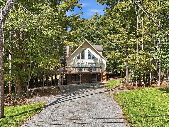 3rd image of 158 Windemere Ln