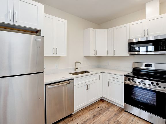 3rd image of 105 Parsons Ave #2
