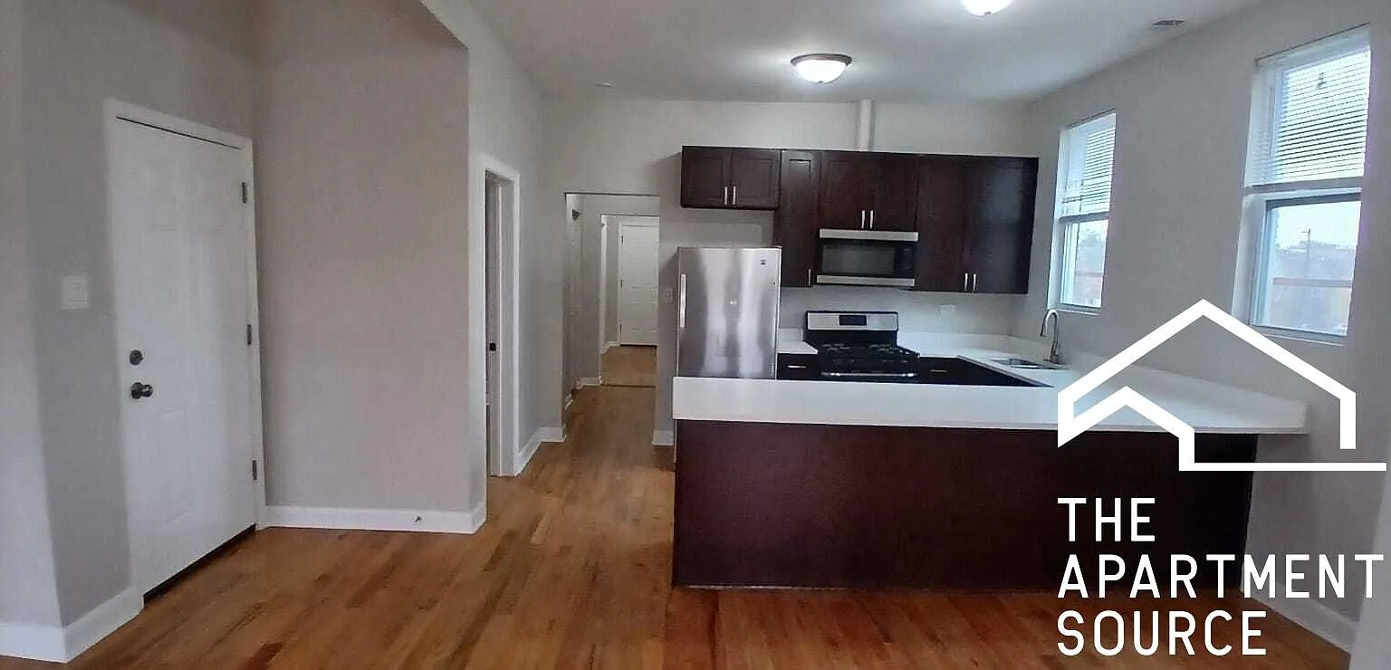 3 bed, 1300 sqft, $2,735 — Photo 1