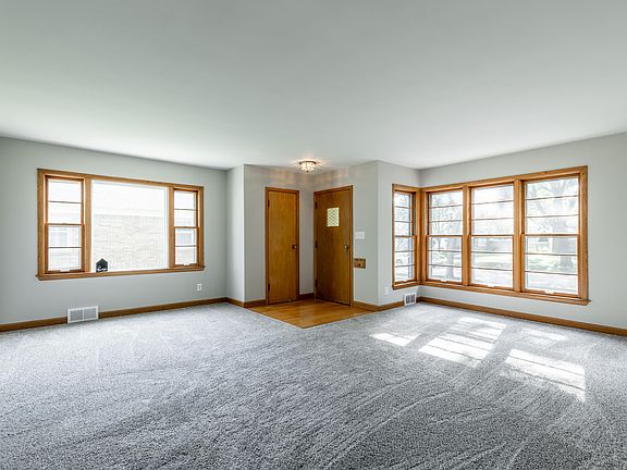 3rd image of 5646 N Braeburn Ln