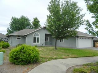 1410 Redfin Ln, Grants Pass, OR 97527