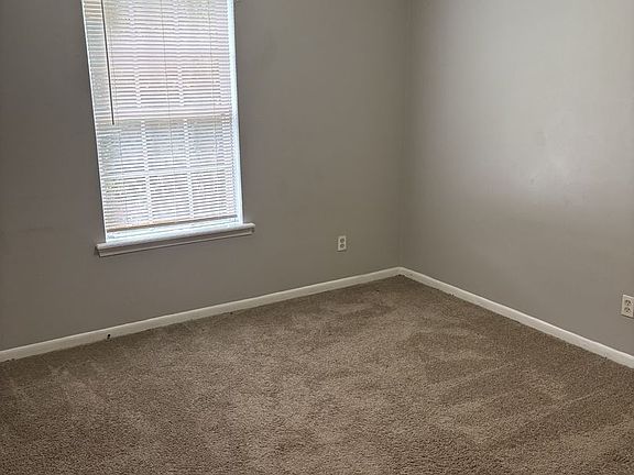 3rd image of 320 Roth Ln SE #302