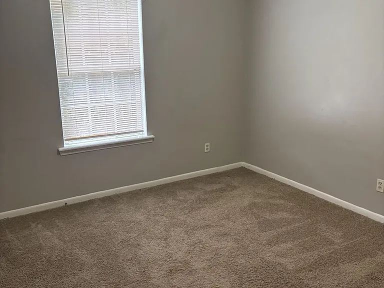 320 Roth Ln SE — Photo 3