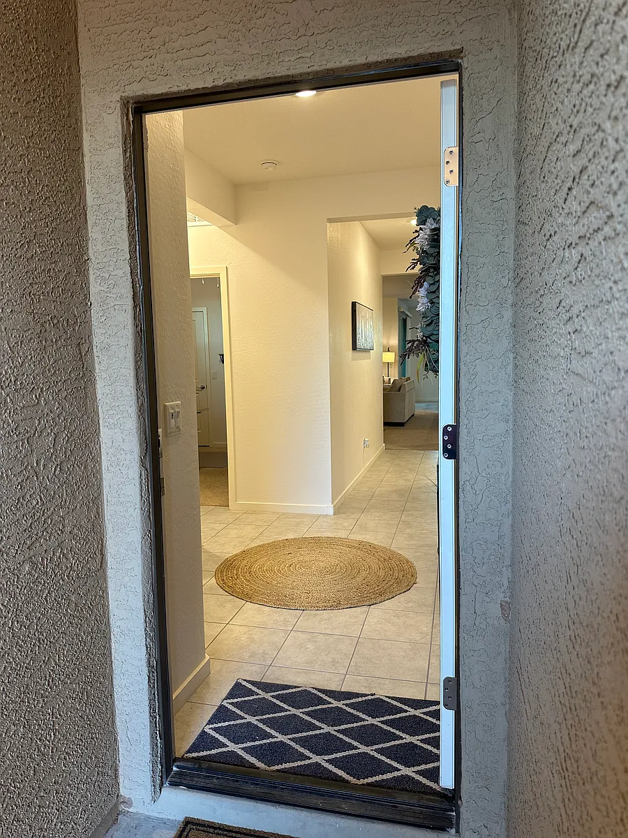 The entry is nice and wide.... - 7180 E Bobwhite Ct