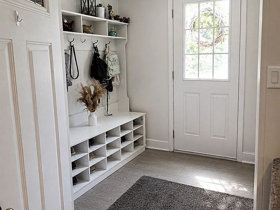 5th image of 56 Kirby Ave