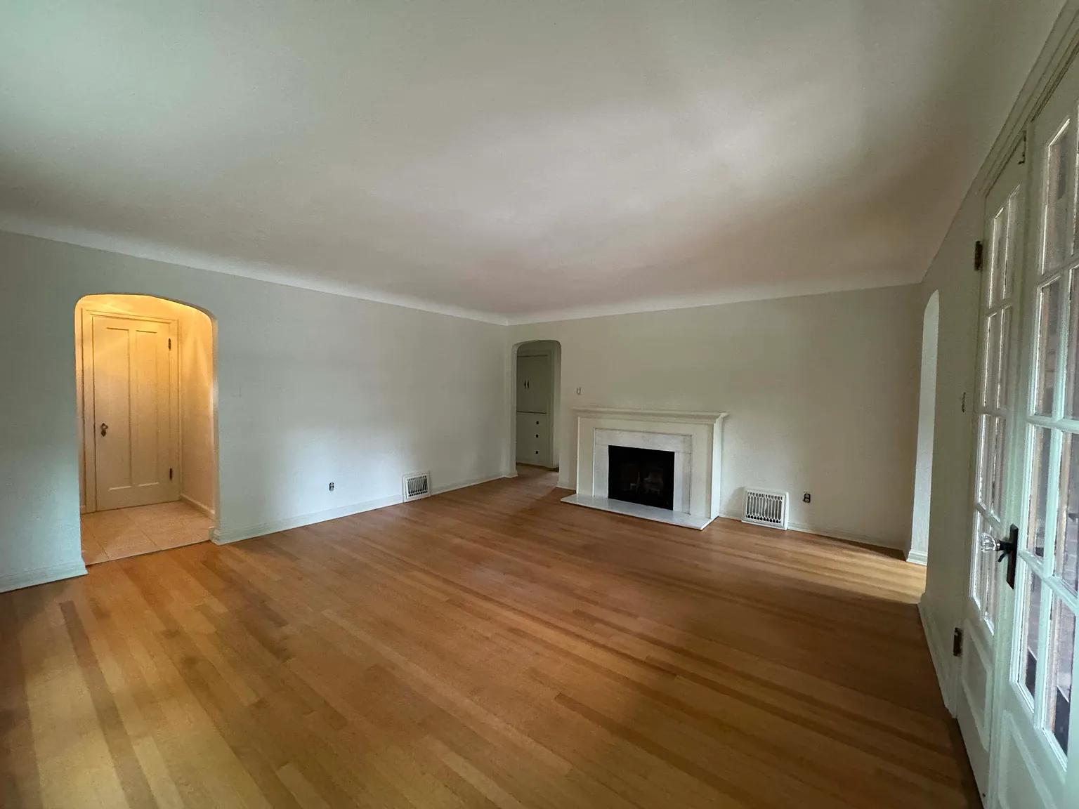 3 bed, 2106 sqft, $3,100 — Photo 4