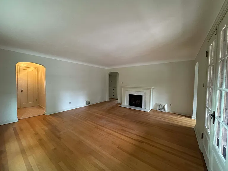660 S Alcott St — Photo 3