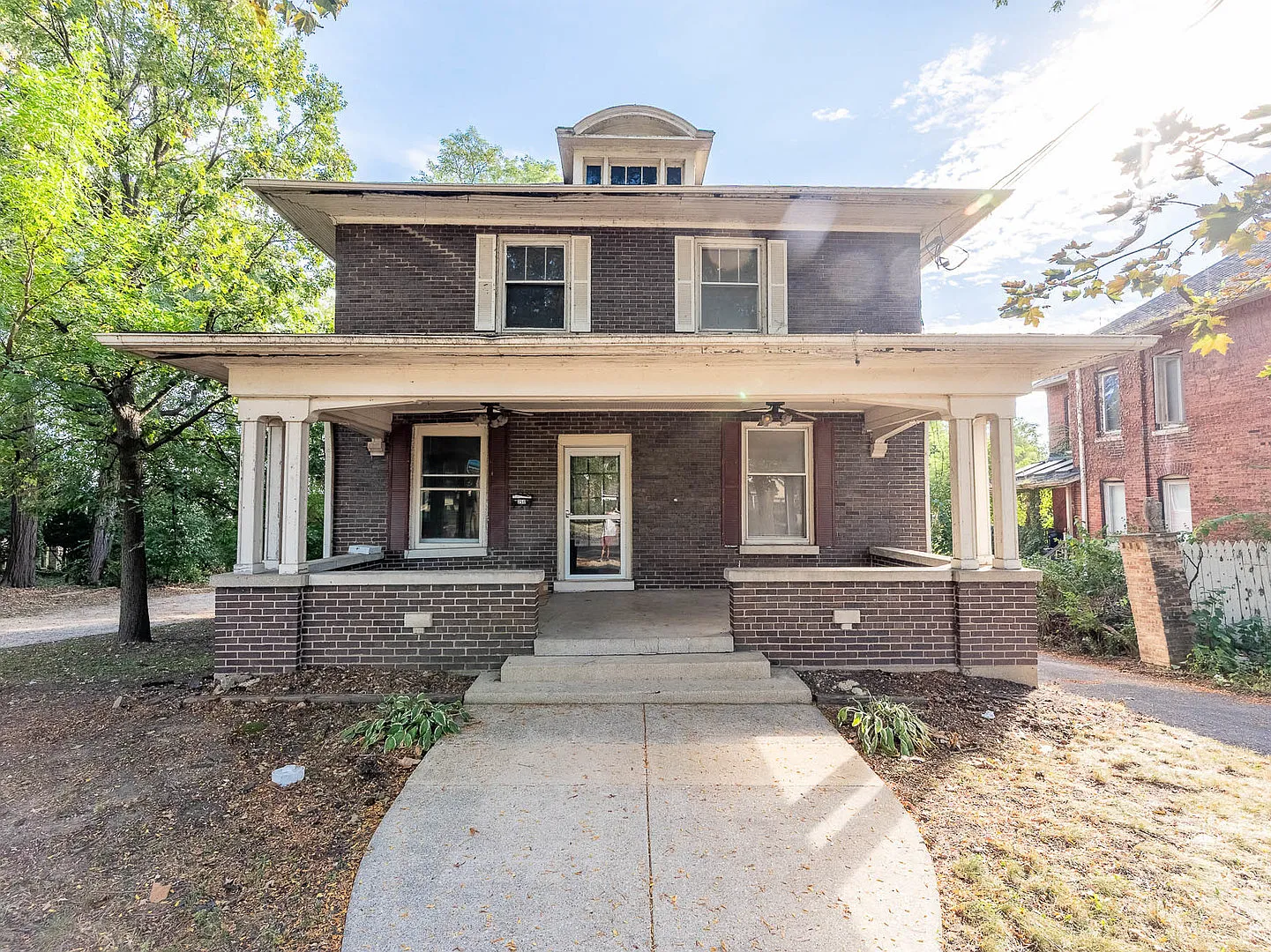250 N Batavia Ave photo 1
