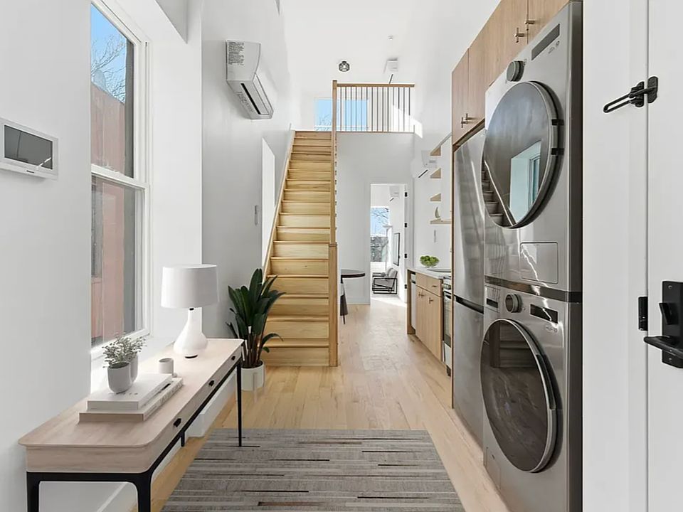 1st image of 376 Montgomery St #2C