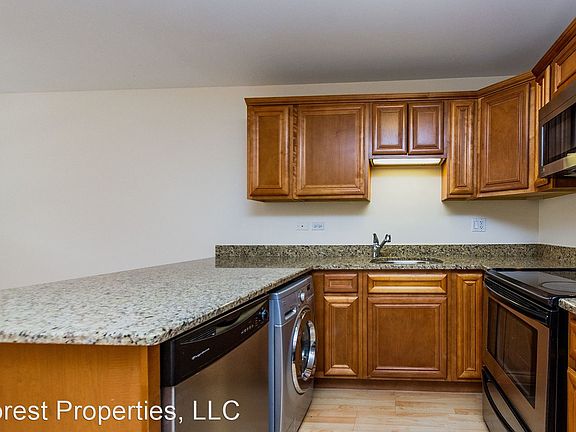 2nd image of 1004 Des Plaines Ave #9